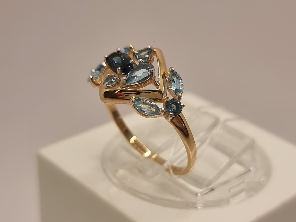 КОЛЬЦО С КАМНЯМИ (Au 585)