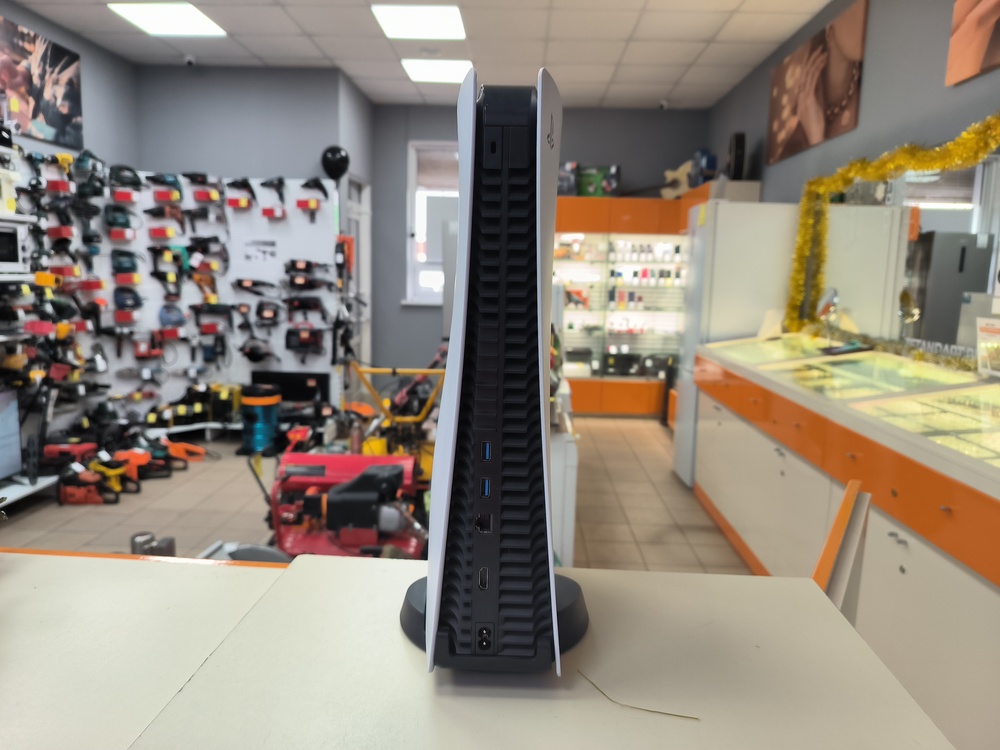Игровая приставка PlayStation 5 825Gb (С дисководом)