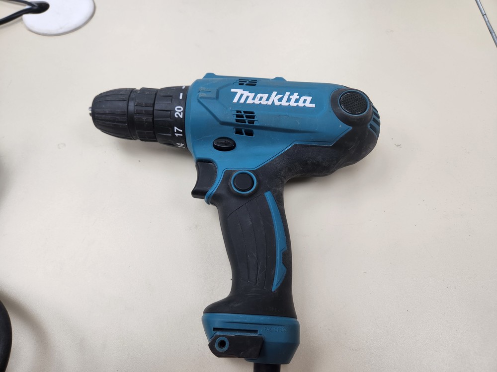 Шуруповерт Makita DF0300
