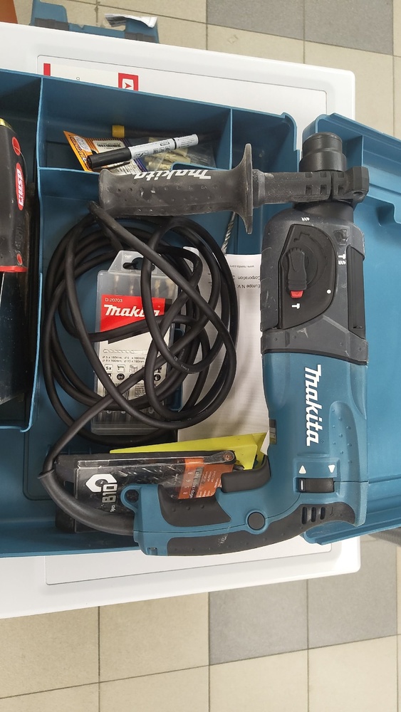 Перфоратор Makita HR2470