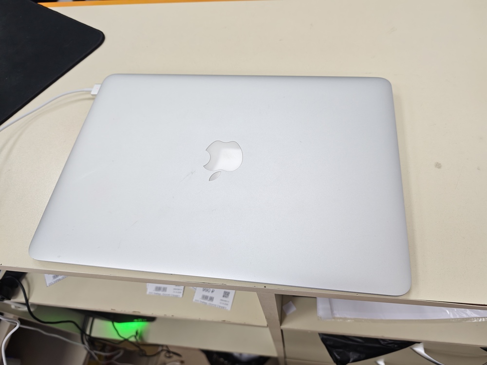 Ноутбук Apple MacBookAir i5-13 дюймов(2017) A1466