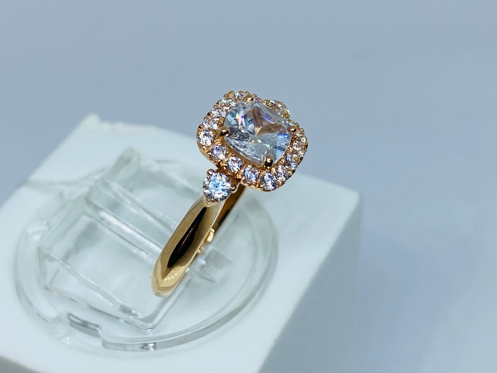 КОЛЬЦО С КАМНЯМИ (Au 585)