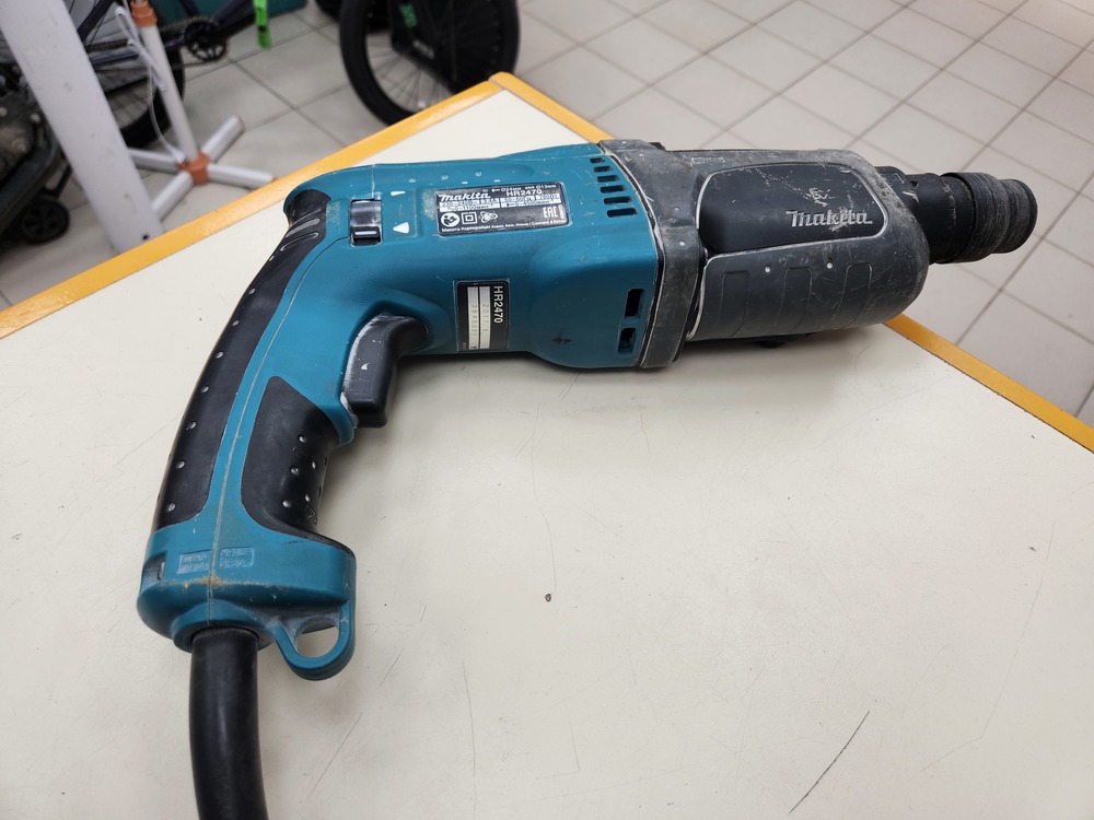 Перфоратор Makita HR2470