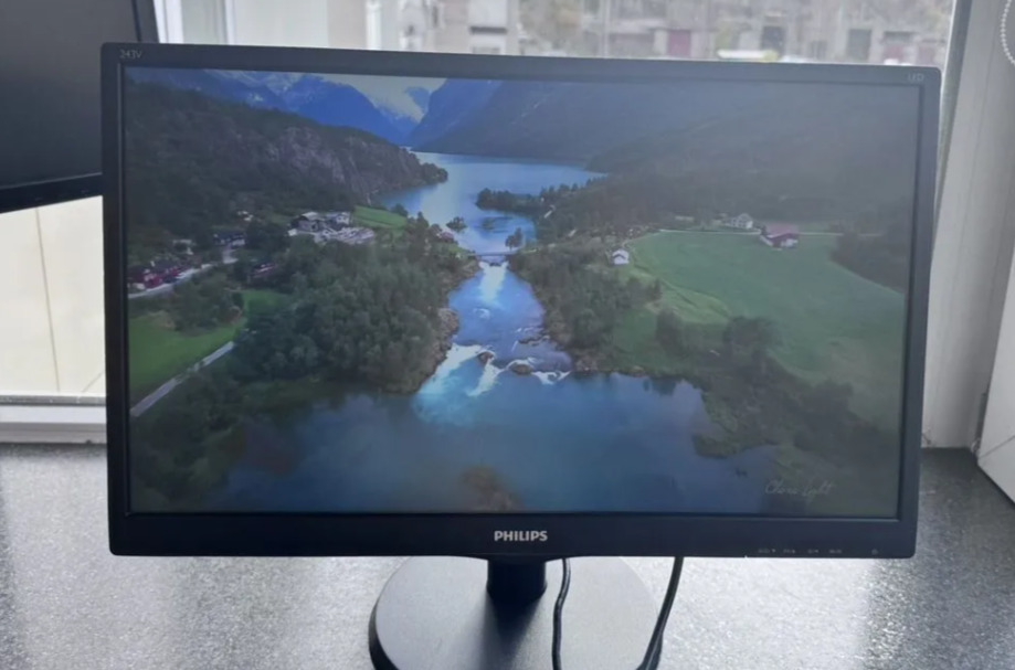 Монитор Philips 243V5Q