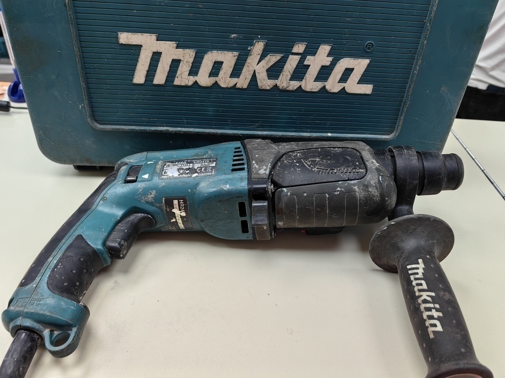 Перфоратор Makita HR2470