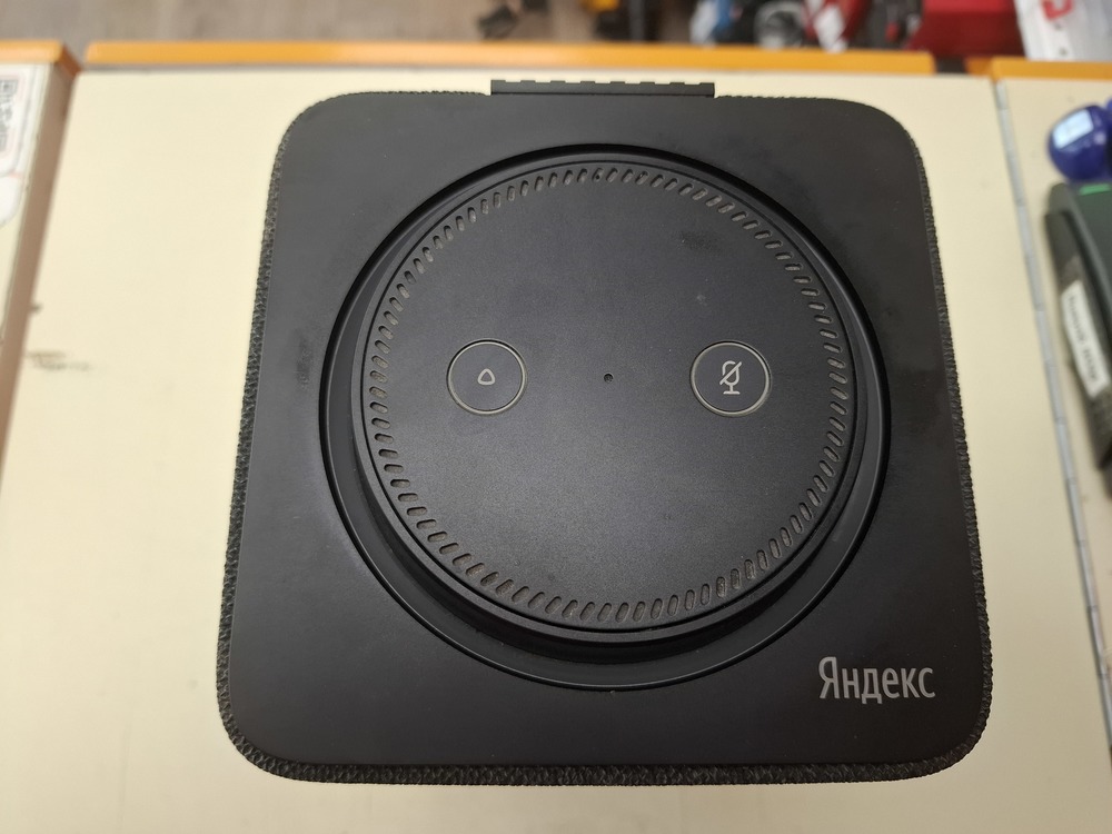 Умная колонка  Яндекс Станция Макс 1