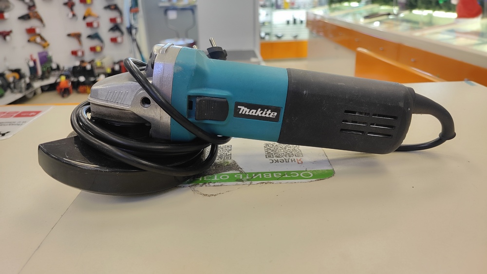 Угловая шлифмашина Makita 9558HM