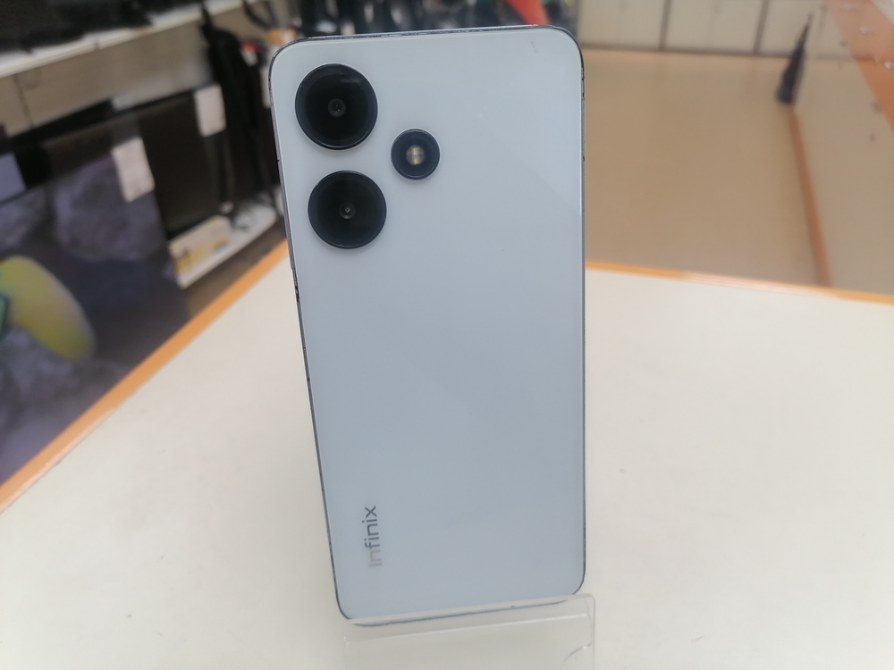 Смартфон Infinix HOT 30i 4/128