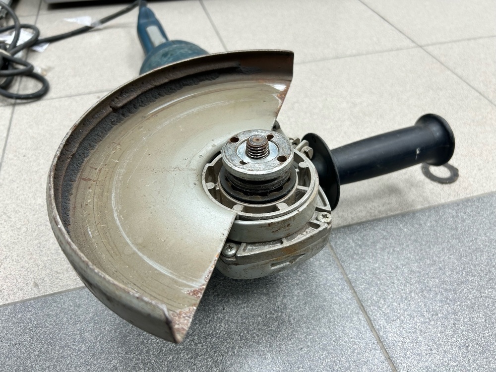 Угловая шлифмашина Bosch GWS 22-230 JH