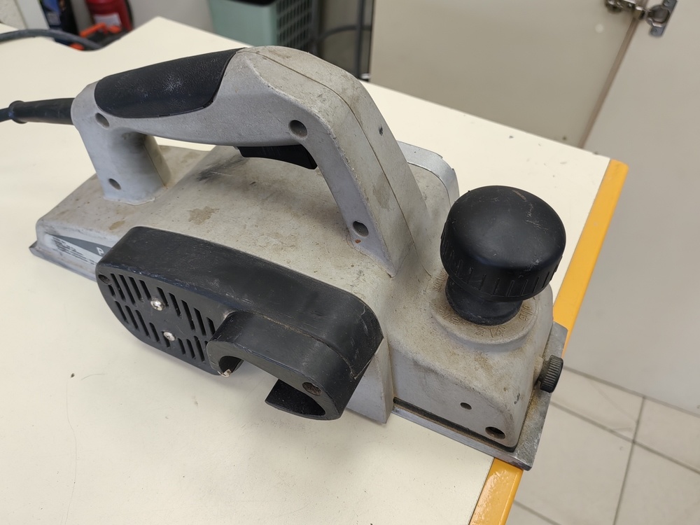 Электрорубанок Интерскол P-110-01;