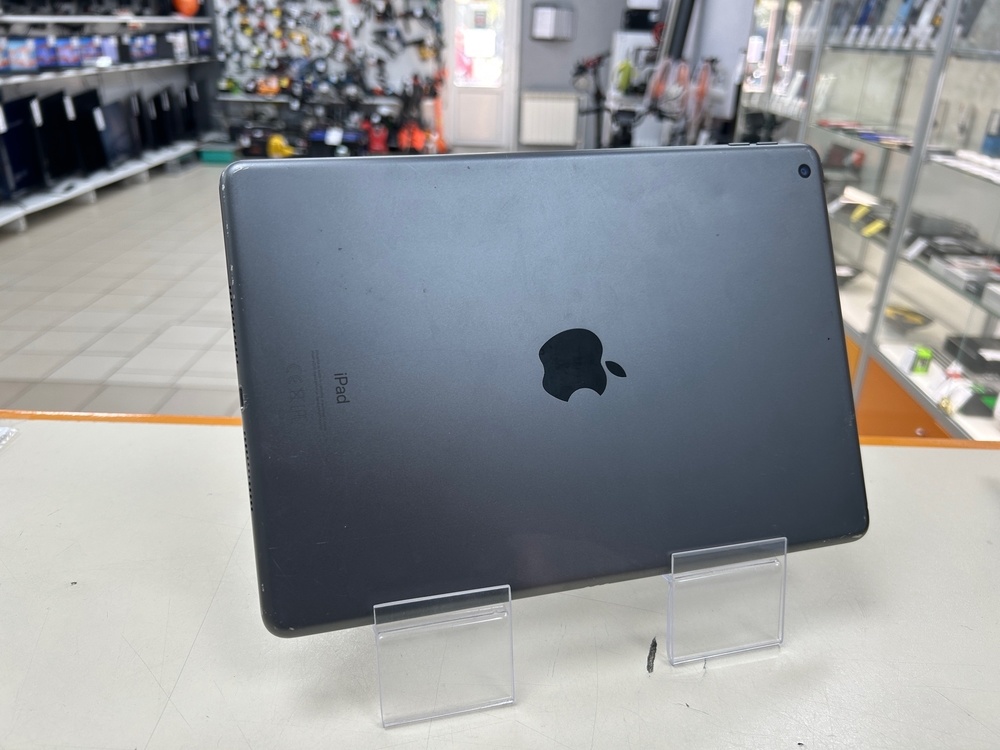 Планшет Apple iPad 8 32ГБ  (2020 A2270 (Wi-Fi)