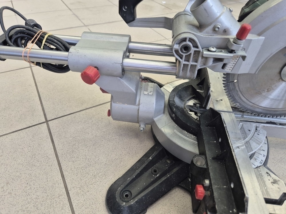 Торцовочная пила Metabo KGS 254M
