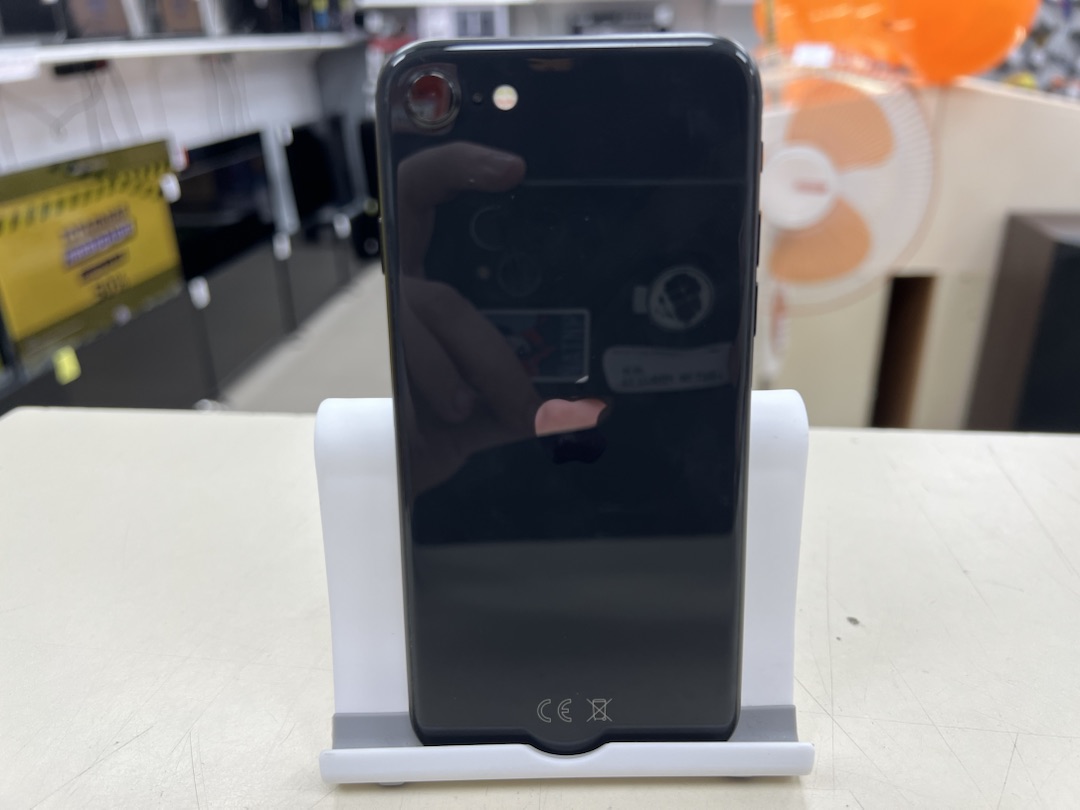 Смартфон Apple iPhone SE 2020 64Gb