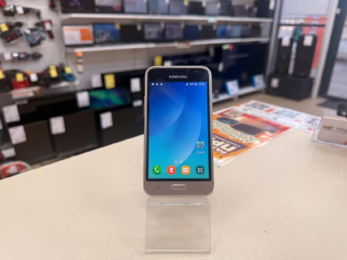 Смартфон Samsung Galaxy J1 2016 1/8