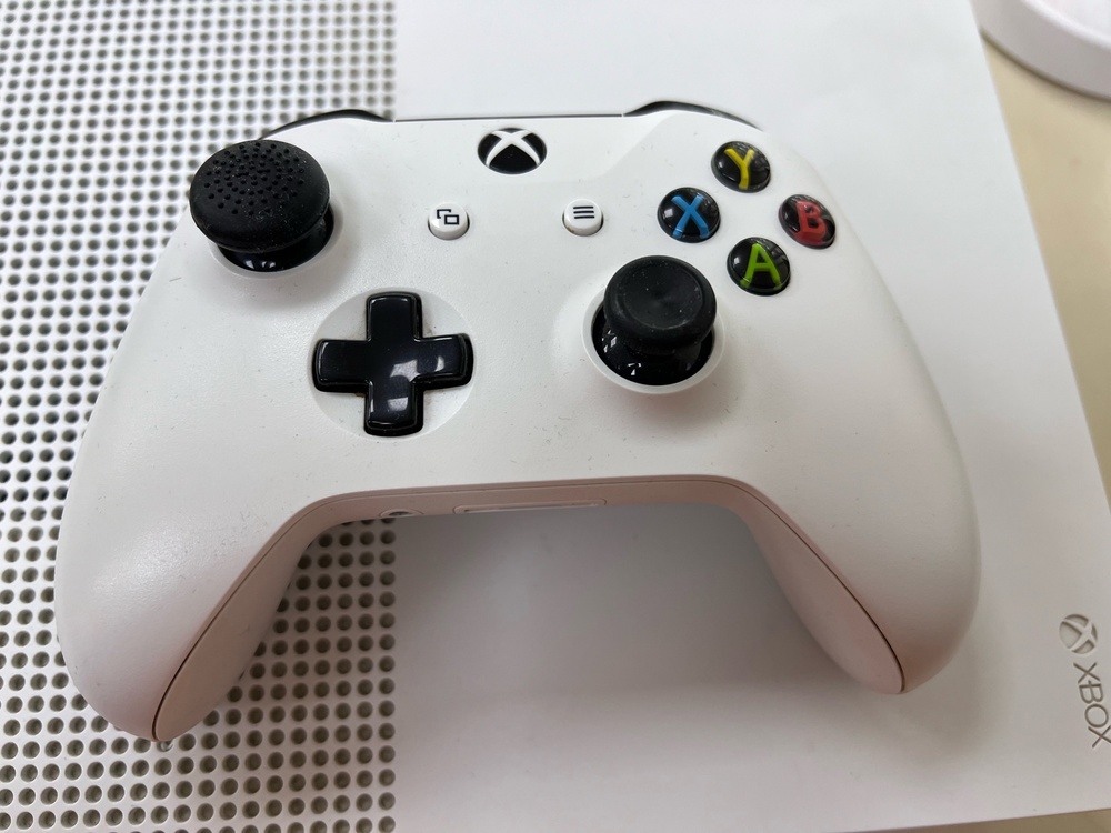 Игровая приставка Xbox One S 1TB