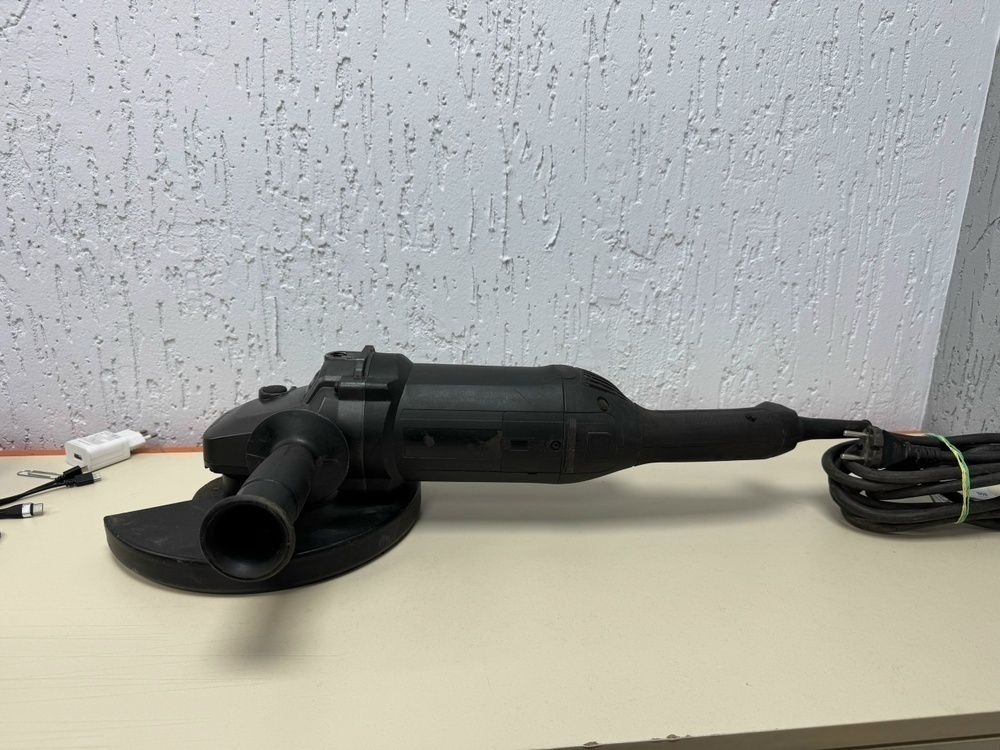 Угловая шлифмашина Ferm AMG1118P