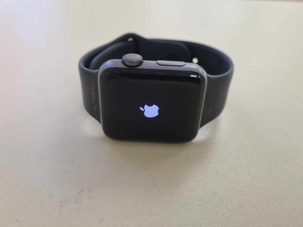 Смарт-часы Apple Watch Series 3 42 мм