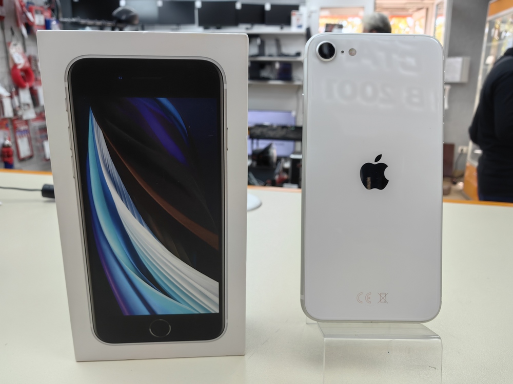 Смартфон Apple iPhone SE 2020 64Gb
