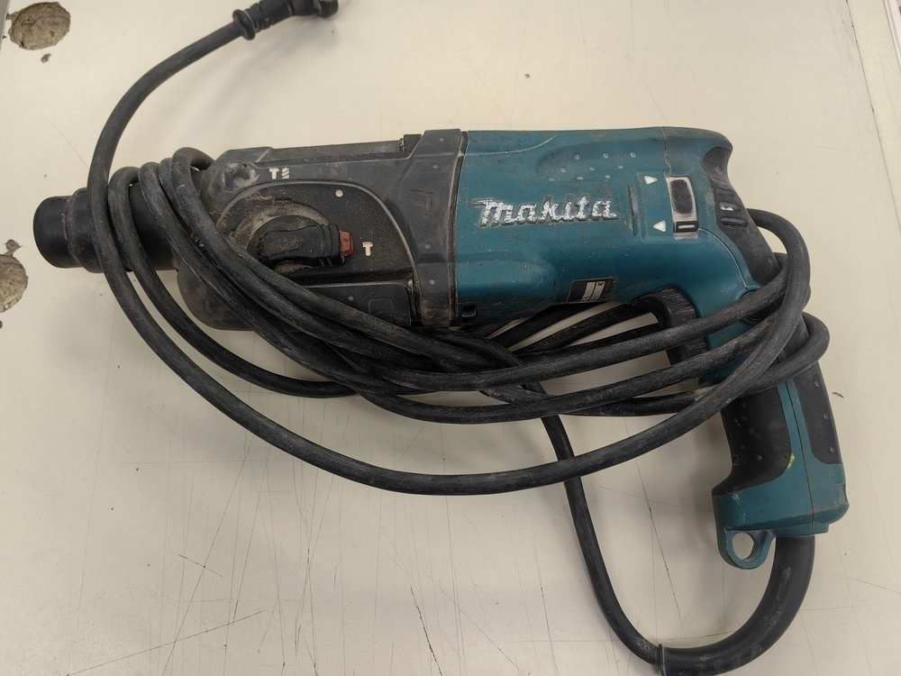 Перфоратор Makita HR 2630