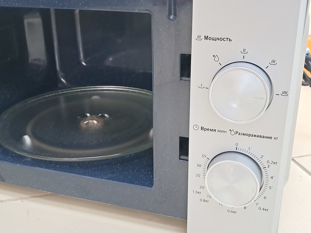 Микроволновая печь Midea MM720C2MV-S