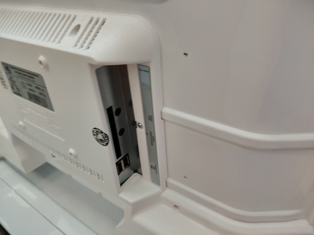 LED Телевизор HI VHIX-24H152MSY