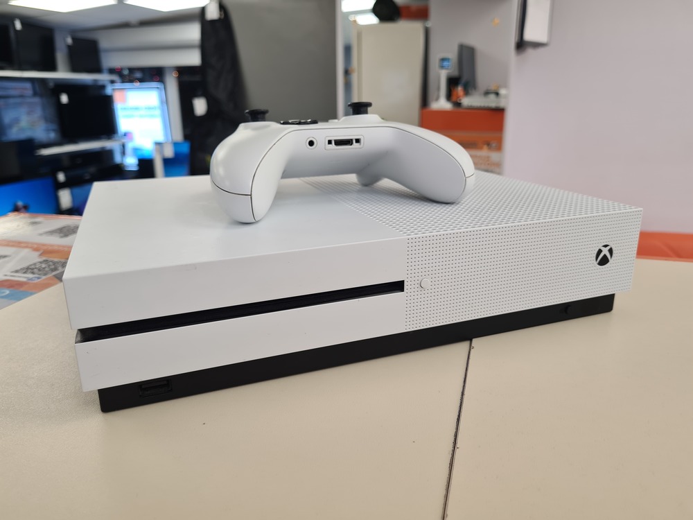 Игровая приставка Xbox One S 1TB