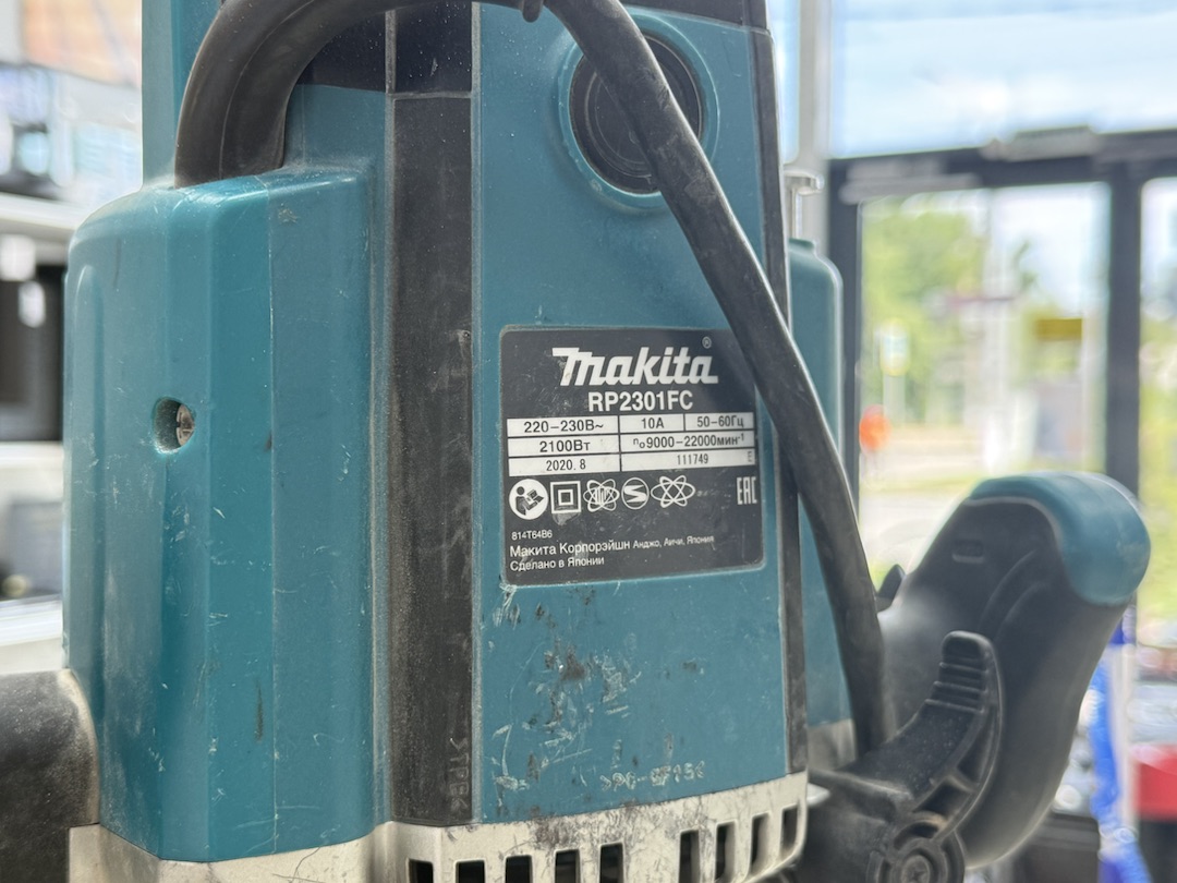 Фрезер Makita RP2301FC