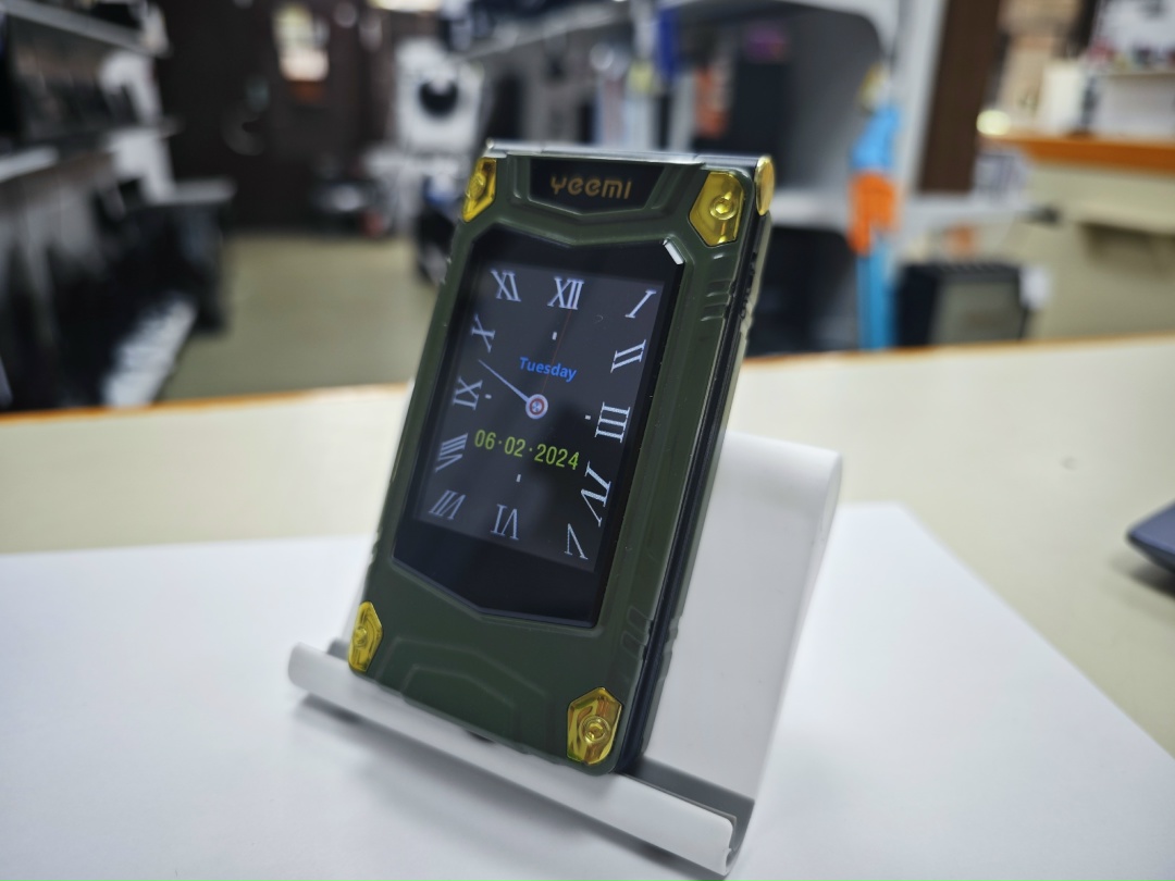 Мобильный телефон YeeMi M7+