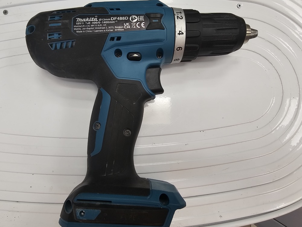 Шуруповерт Makita DF488D
