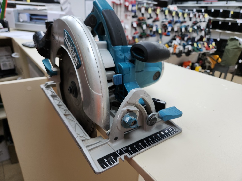 Дисковая пила Makita 5008MG