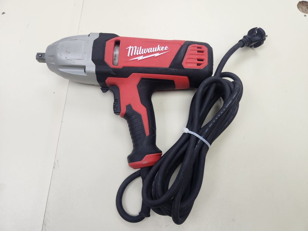 Гайковерт Milwaukee IPWE400R