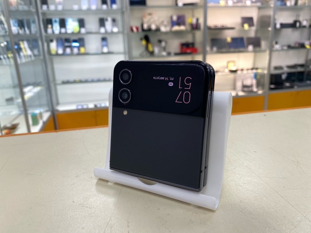 Смартфон Samsung Galaxy Z Flip 4 8/256