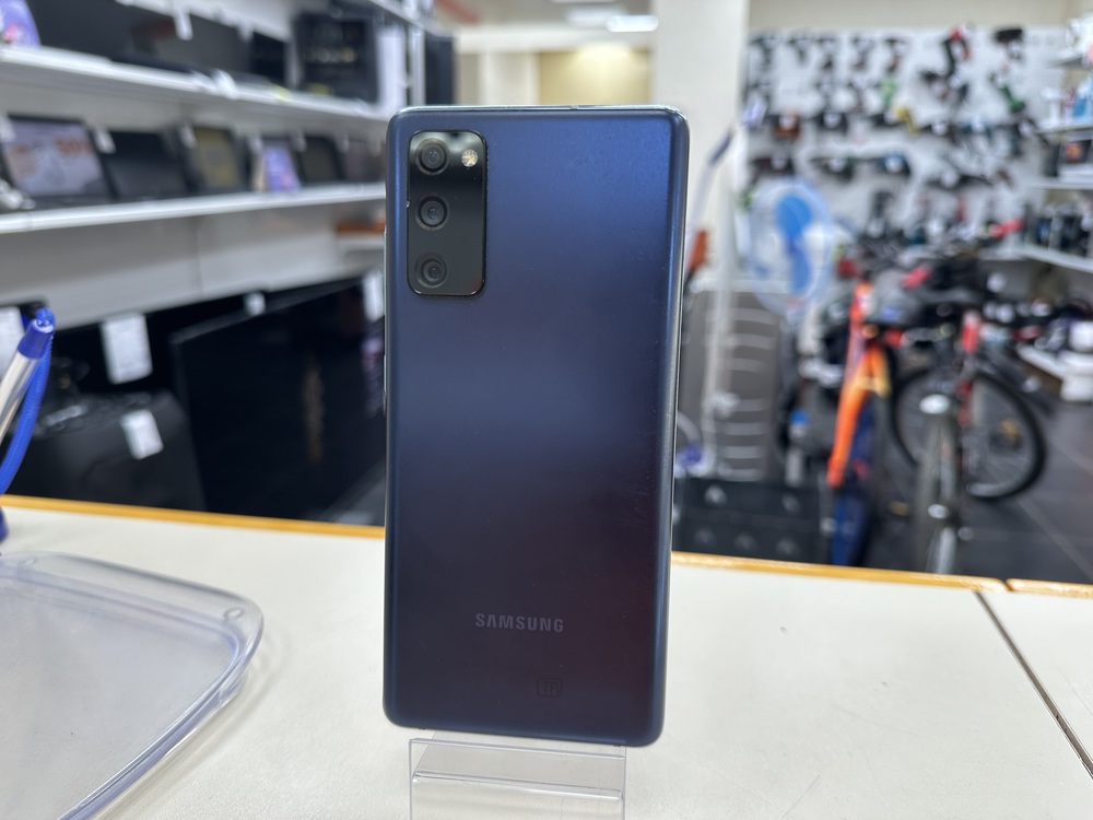 Смартфон Samsung Galaxy S20 FE 6/128