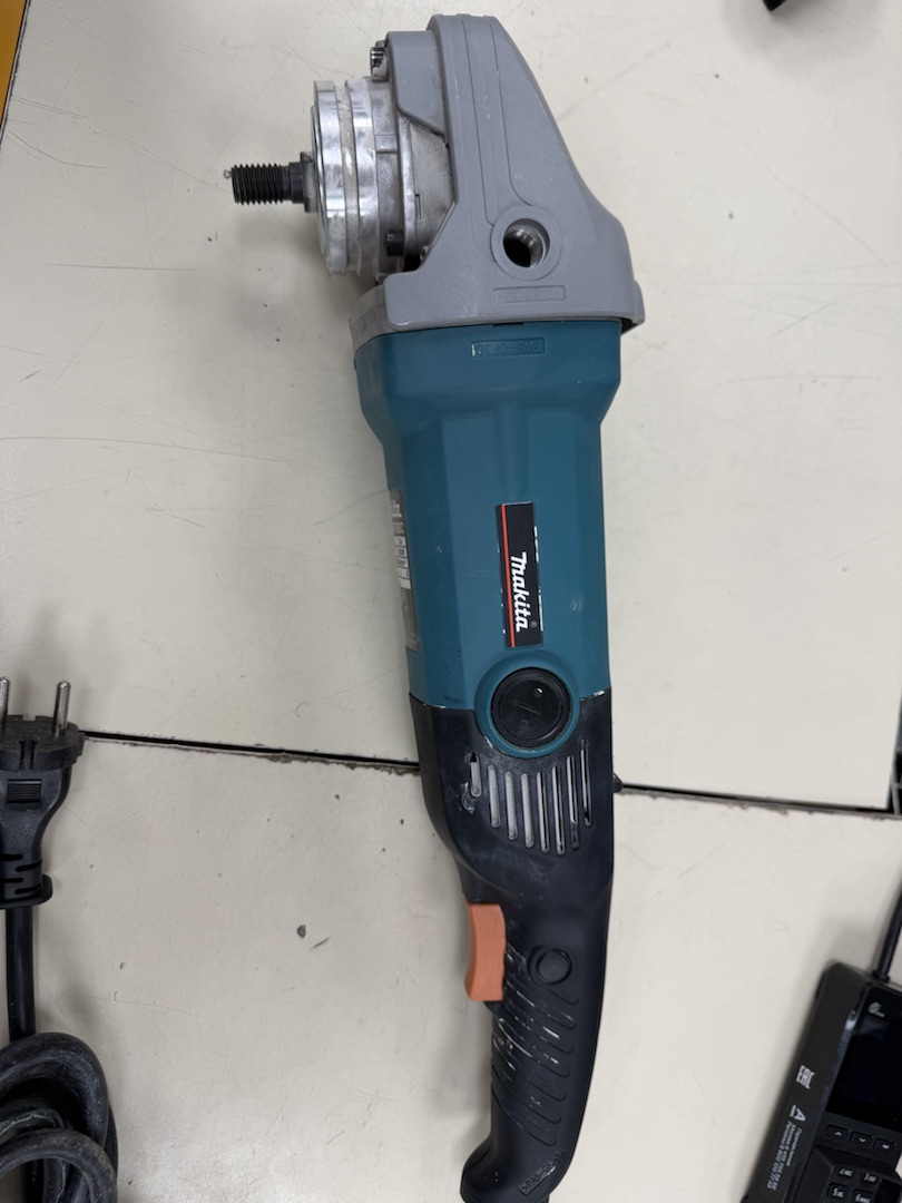 Угловая шлифмашина Makita 9069/230