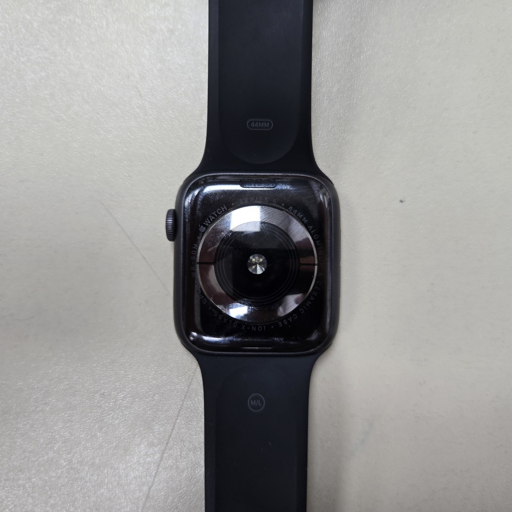 Смарт-часы Apple Watch Series 5 44 мм