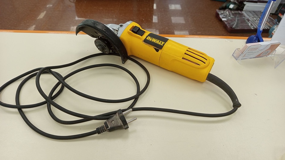 Угловая шлифмашина Dewalt DWE 4119-KS