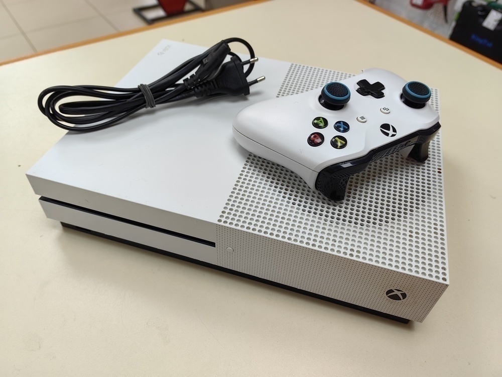 Игровая приставка Xbox One S 500Gb