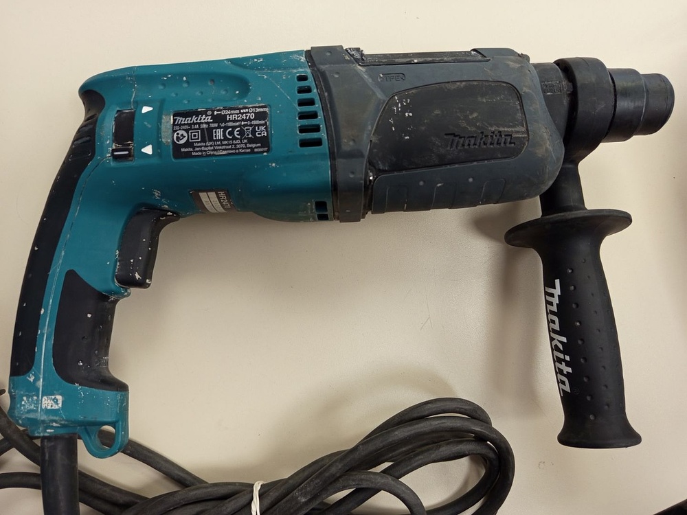 Перфоратор Makita HR 2470
