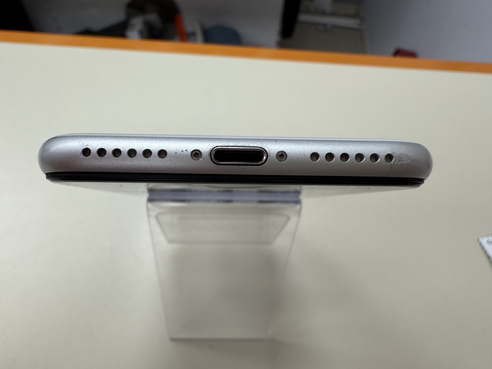 Смартфон Apple iPhone SE 2020 128Gb