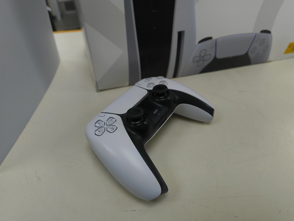 Игровая приставка PlayStation 5 825Gb (С дисководом)