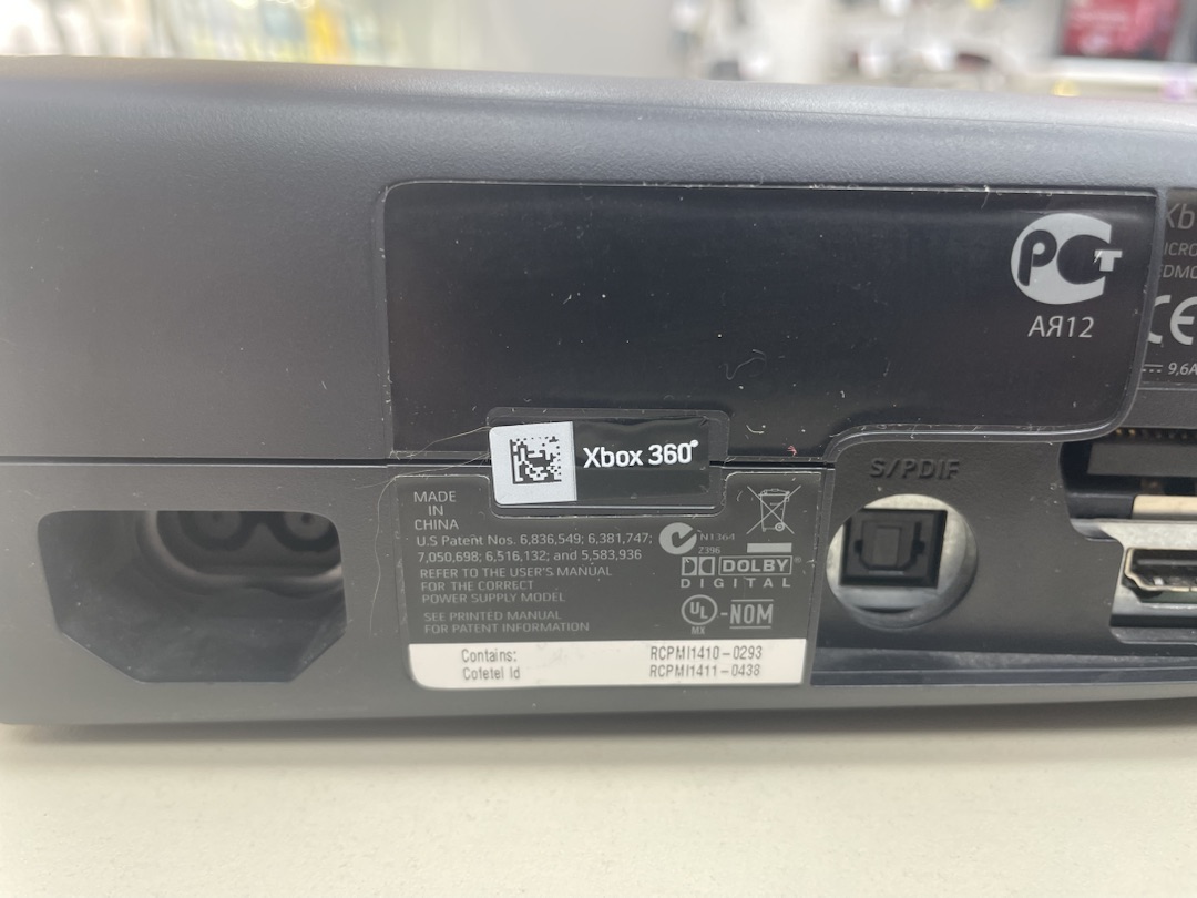 Игровая приставка Xbox 360;