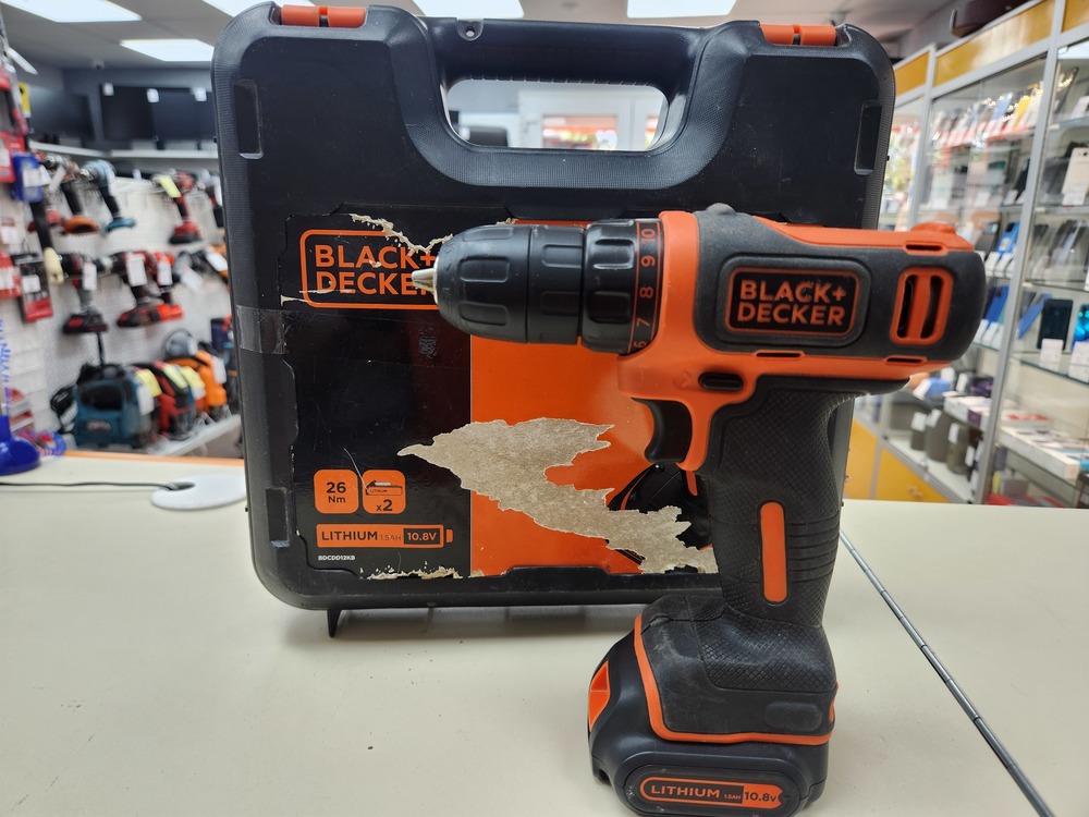 Шуруповерт Black & Decker BDCDD12