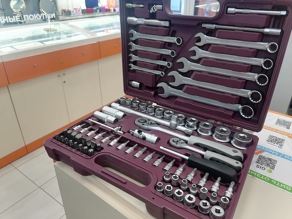 Набор инструментов Thorvik UTS0082