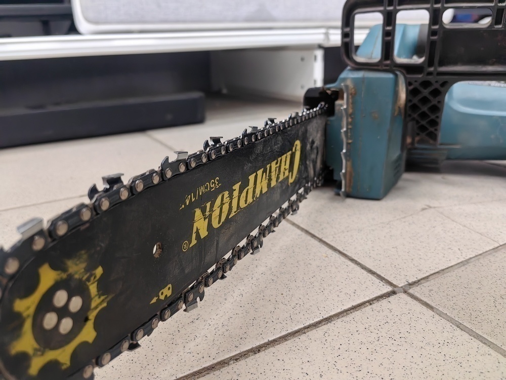 Электропила MAKITA UC3541A