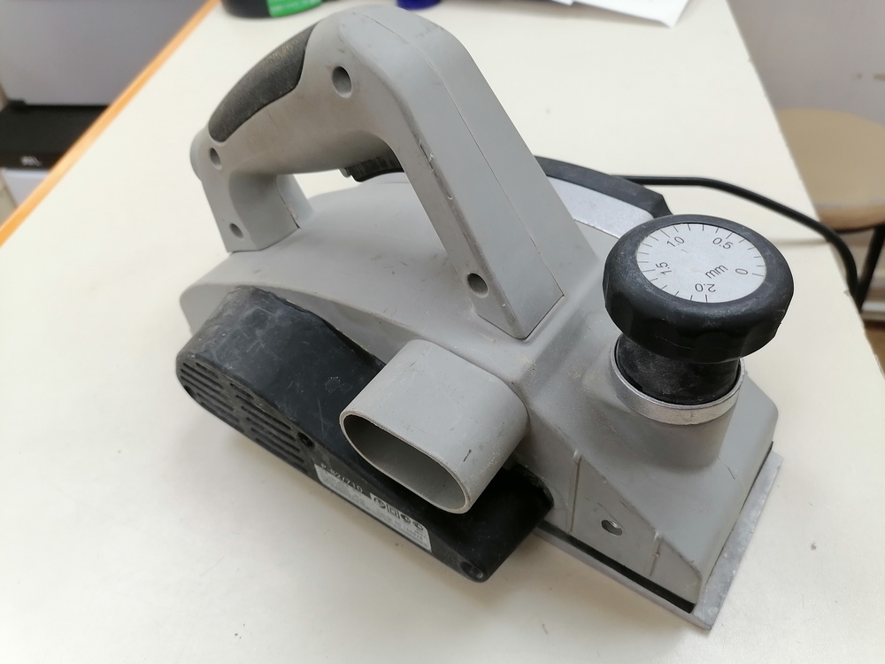 Электрорубанок Интерскол Р-82/710М