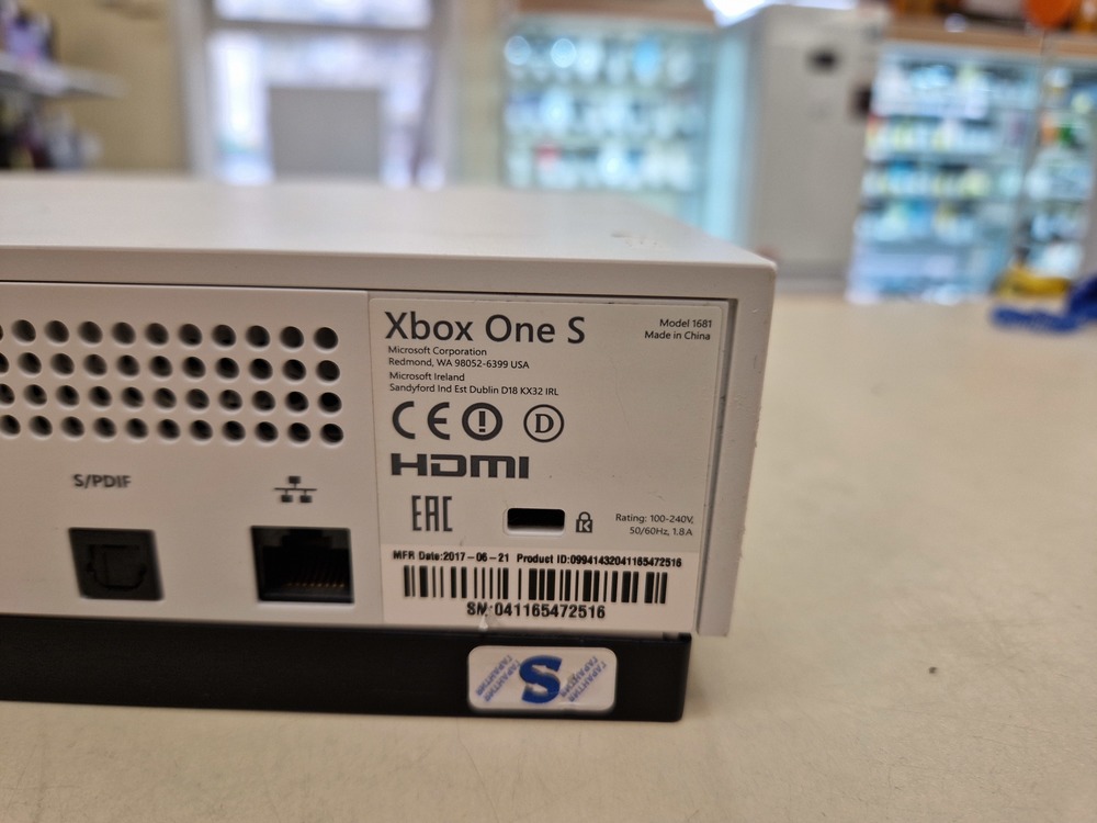 Игровая приставка Xbox One S 1TB Игровая приставка Xbox One S 1TB