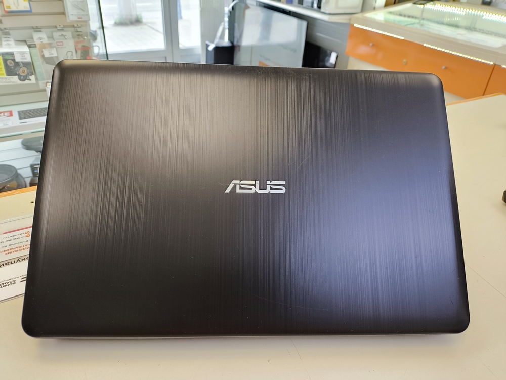 Ноутбук ASUS F540B; A6-9225, Radeon R4 series, 4 Гб, 240 Гб, Нет