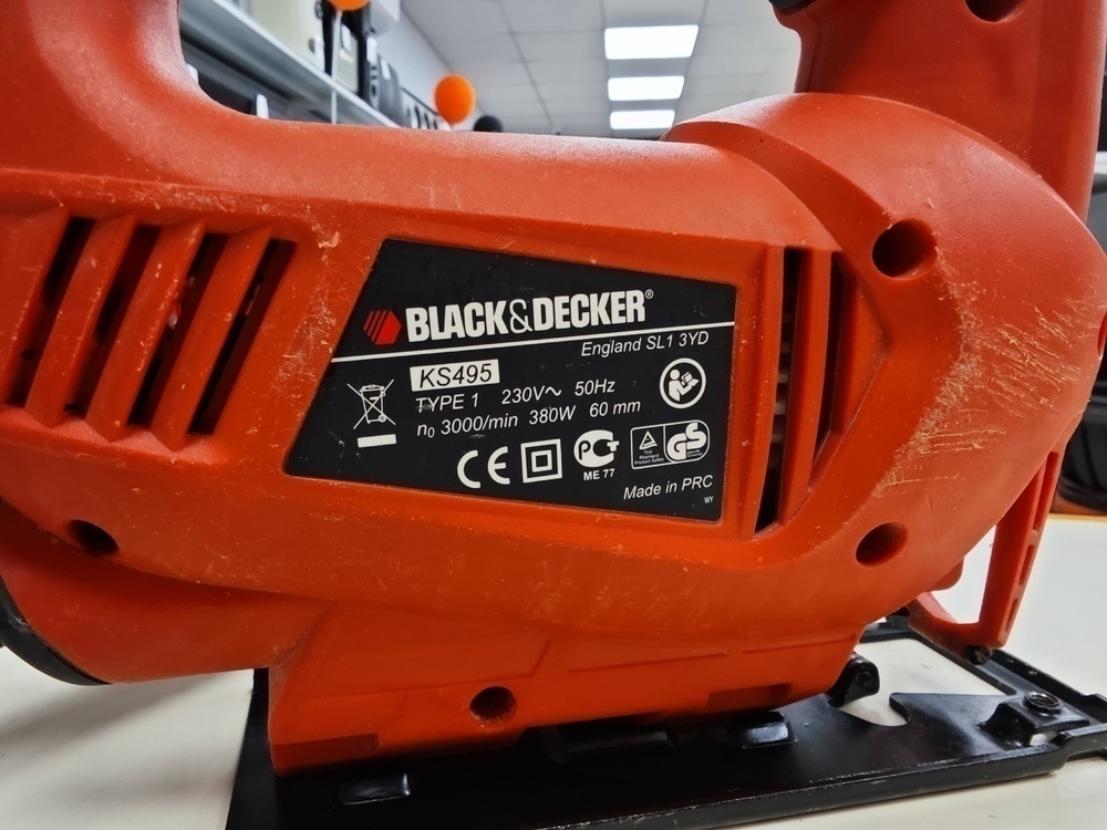 Лобзик Black & Decker KS495