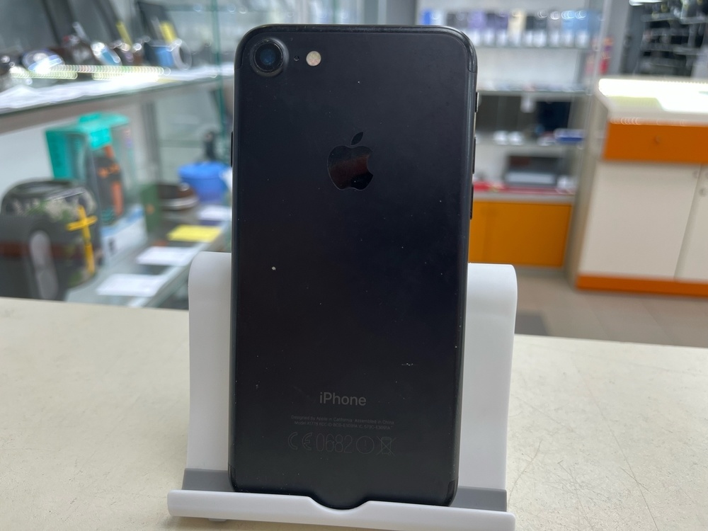 Смартфон Apple iPhone 7 32Gb