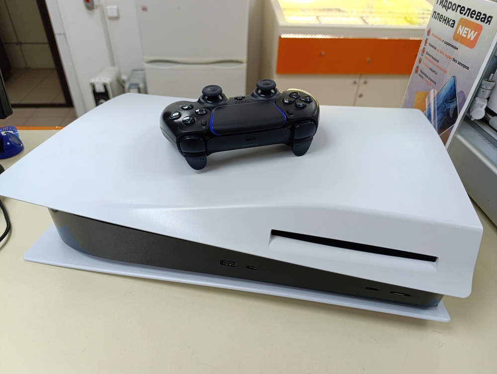 Игровая приставка PlayStation 5 825Gb (С дисководом) Игровая приставка PlayStation 5 825Gb (С дисководом)